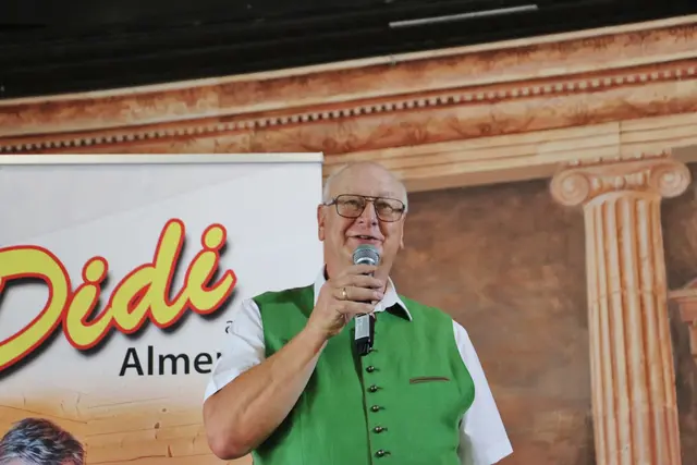 Gerhard Pomberer freute sich mit seinem PVÖ-Team über ein volles Haus beim Frühschoppen | Foto: Edith Ertl