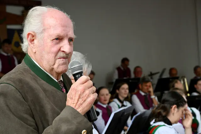 Alt-Bürgermeister Pepi Tauber wurde zum 85.er gratuliert - und er war auch am Wort. | Foto: Hassl