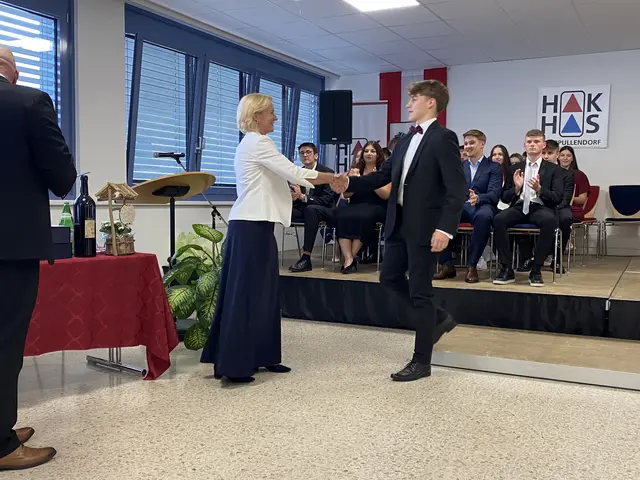 Absolvierte die Reife- und Diplomprüfung der HAK mit Auszeichnung: Manuel Fazekas | Foto: Gesa Buzanich