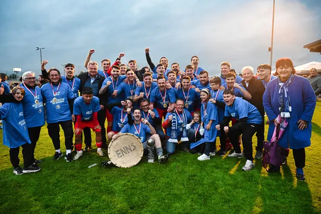 Enns kam, sah und siegte: Durch den 3:0-Erfolg in Ansfelden setzte sich die Mannschaft aus Österreichs ältester Stadt die Meisterkrone auf. | Foto: Reischl