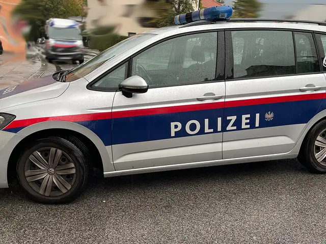 Nach einem Verkehrsunfall in Wattens am 10. Juni 2026 werden nun Zeugen gesucht. | Foto: SKN / Symbolbild