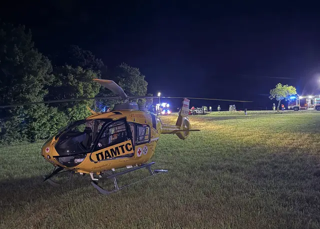 Auch der Notarzthubschrauber Christophorus 2 wurde zur Unfallstelle im Gemeindegebiet von Hernstein alarmiert. | Foto: BFKDO BADEN / Stefan Schneider