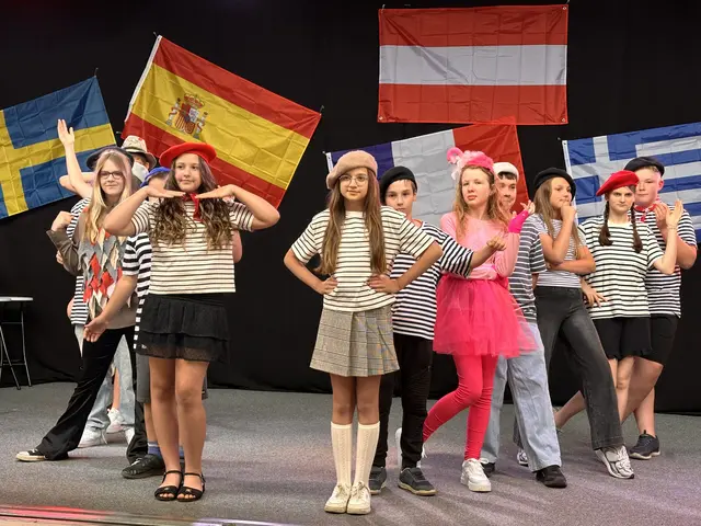Ein voller Erfolg: Das Schülermusical "Eule findet den Beat - Europa" begeisterte das Publikum.  | Foto: Lisa Stöckl