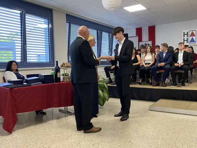 Absolvierte die Reife- und Diplomprüfung der HAK mit Auszeichnung: Meik Bauer | Foto: Gesa Buzanich
