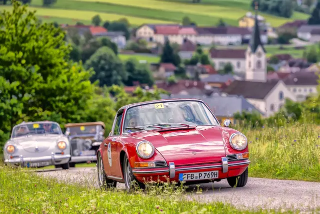 Die Deutschen Christian Madey/Britta-Christin Rehberg wiederholten mit einem Porsche 911 Targa aus dem Jahr 1969 ihren Classic-Erfolg aus dem Vorjahr. | Foto: MVC/Plechi