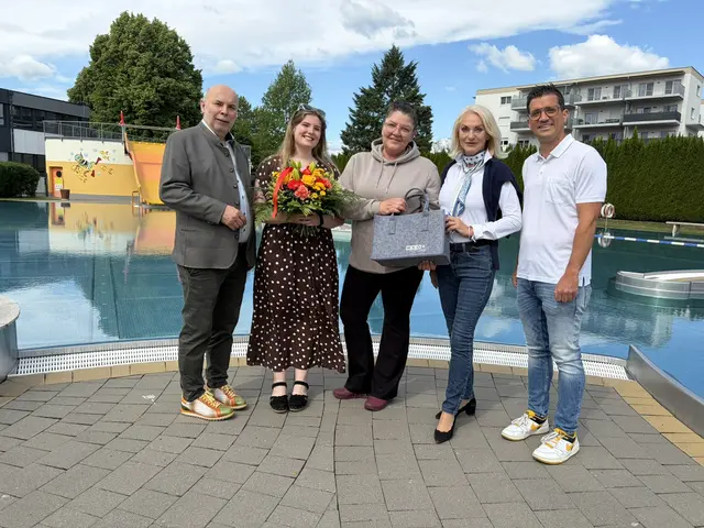 Start im Erlebnisbad: Manfred Prettenthaler, Diana und Natalija Titikalova, Riki Vogl, Lukas Kalcher | Foto: Cescutti