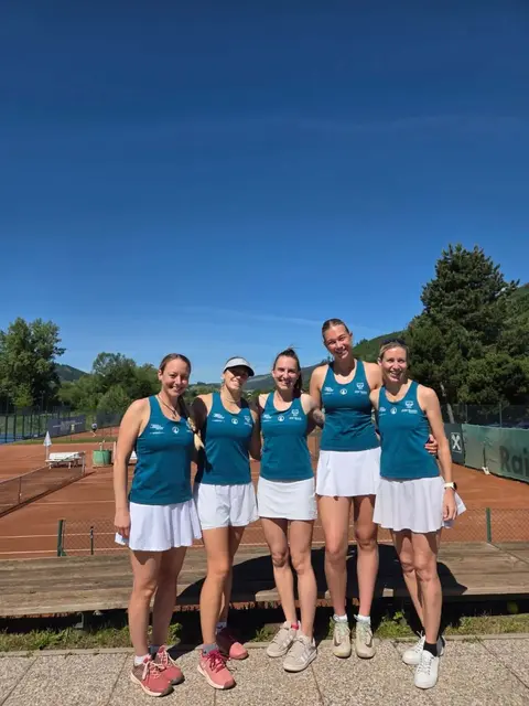 Die Damen des ESv Tennis-Bruck marschierten mit vier Siegen in vier Spielen ins Halbfinale. | Foto: KK