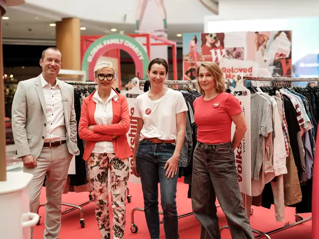 Zsolt Juhasz (General Manager Westfield Shopping City Süd), Krystyna Polaska-Auer (Vorständin, Global Family Charity Resort), Caroline Stanzl-Pant (Leitung Outplacement TAV Betriebe, Volkshilfe), Lisa Schischlick (Fachkraft Volkshilfe). | Foto: Dragan Dok