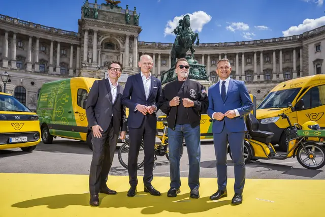 Offiziell präsentiert wurde das Projekt am Heldenplatz. An der Veranstaltung nahmen unter anderem Arnold Schwarzenegger, Wirtschaftsminister Wolfgang Hattmannsdorfer (ÖVP), Wiens Klimastadtrat Jürgen Czernohorszky (SPÖ) sowie Post-Generaldirektor Walter Oblin teil. | Foto: Österreichische Post AG