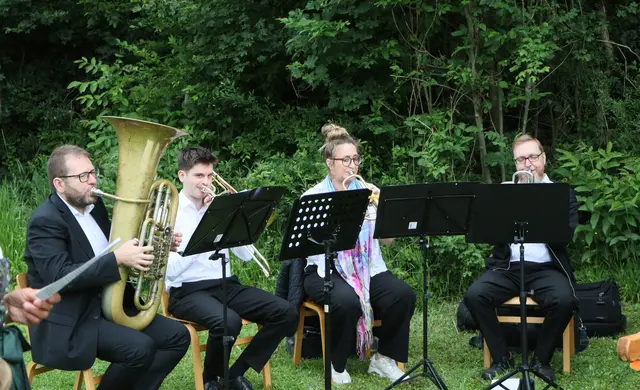 Bei der Feldmesse auf der Pfarrwiese musizierte ein Embacher-Ensemble. | Foto: Anton Lutsch