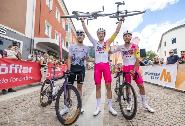 Podium Dolomitenadrundfahrt: Max Kuen gewinnt vor Jan Kattanek und Johnny Hoogerland
 | Foto: Expa Pictures
