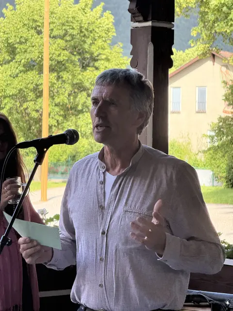 Heinz Hübner bei seiner Eröffnungsrede. | Foto: Maria Hofer
