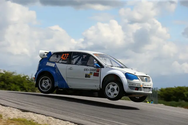 Patrick Eigenbauer ist mit dem heckgetriebenen VW Polo der Favorit bei den großen Tourenwagen. | Foto: Walter Vogler