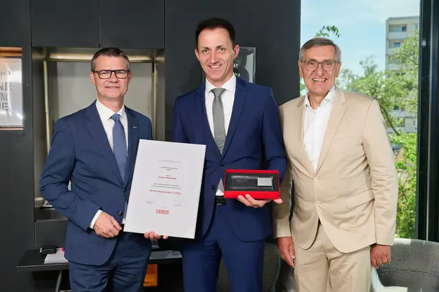 Markus Strobl (Geschäftsführer der sparte.industrie), Stefan Pielmeier (BMW Motoren GmbH) und Erich Frommwald (Obmann der sparte.industrie) | Foto: Martin Wiesler
