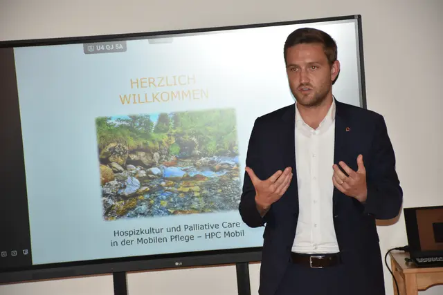 Bürgermeister und LAbg. Dominik Mainusch weiß um die Bedeutung des mobilen Pflegebereichs.  | Foto: Haun