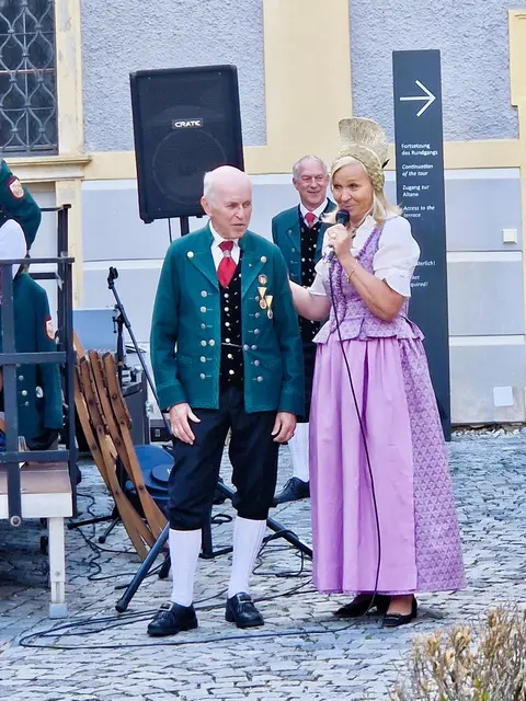 Günther Eggharter wurde für sein 52-jährige Tätigkeit als Schriftführer der Trachtenkapelle Dürnstein geehrt | Foto: em/ls