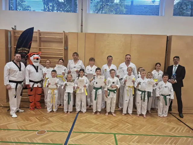 Am 13. Juni stellten sich in der Volksschule St. Pantaleon/Erla insgesamt 17 Sportler der ersten Kup-Prüfung. | Foto: Taekwondo Horangi