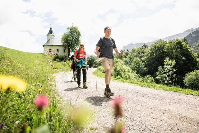 Vorbei an der malerischen Antoniuskapelle. | Foto: Kufsteinerland_Luca-Jaenichen
