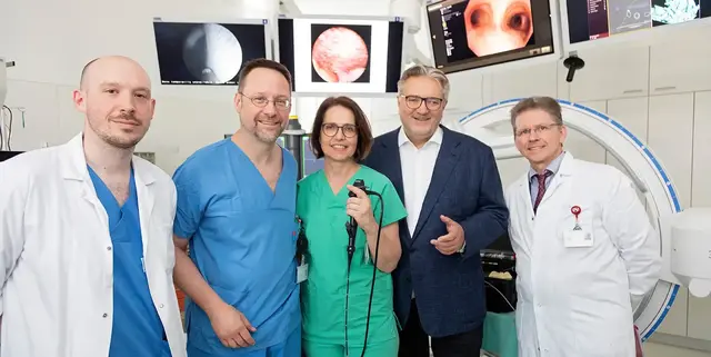 Auch Gesundheitsstadtrat Peter Hacker (SPÖ, z.v.r.) unterstreicht die Wichtigkeit von moderner Spitalsinfrastruktur.  | Foto: Wiener Gesundheitsverbund/ Klinik Ottakring
