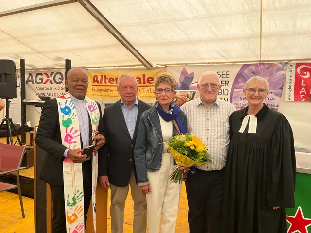 Pfarrer Peter Okeke, Landesobmann Rudolf Strommer, Präsidentin Ingrid Korosec, Bezirksobmann Johann Thullner und Pfarrerin Ingrid Tschank. | Foto: Burgenländischer Seniorenbund