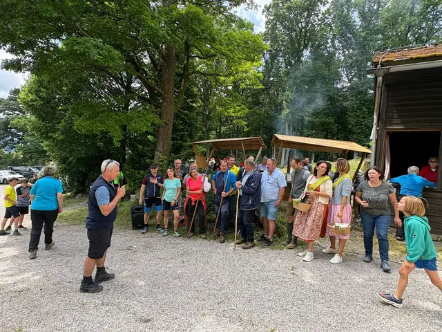 Herbert Kainrath aus Kirchstetten, mit der weit entferntesten Gruppe, bedankt sich herzlich beim Sternwanderteam. | Foto: Gem. Stössing