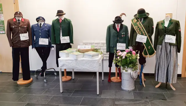 Trachtenausstellung der historischen Gewänder | Foto: Stefan Schuch
