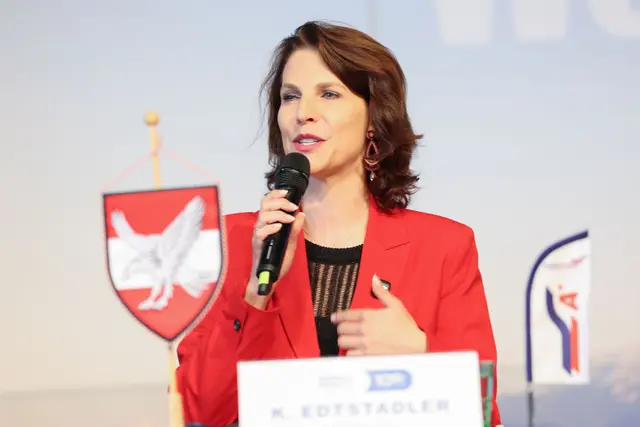 Salzburgs Landeshauptfrau Karoline Edtstadler: "Unser Flughafen ist ein wichtiger Leitbetrieb, ein Schlüsselfaktor bei Betriebsansiedelungen und seit einhundert Jahren Salzburgs Tor zur Welt." | Foto: Land Salzburg/Neumayr