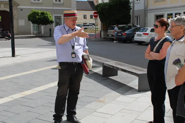 Austria Guide Peter Gerhardus über die Anfänge Wiener Neustadts. | Foto: Schauer