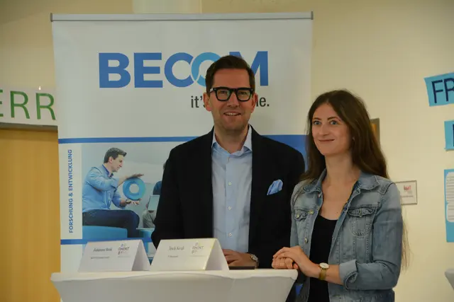 Lehrlinge und Ausbildner der BECOM Electronics GmbH unterstützten die Schülerinnen und Schüler maßgeblich beim Aufbau und der technischen Umsetzung des Farmbots. | Foto: MeinBezirk/Rosenberger Victoria
