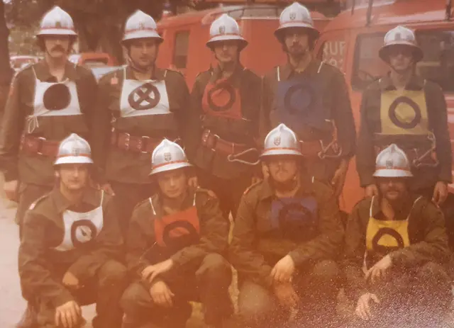 Das historisches Bild mit Feuerwehr WARTH aus dem Jahr 1978. Der 4. Von links hinten war übrigens Josef Kerschbaumer. Damals wurde das Leistungsabzeichen in Silber und Bronze geholt. | Foto: Grüne Warth
