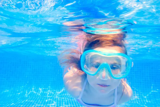 Kind im Wasser