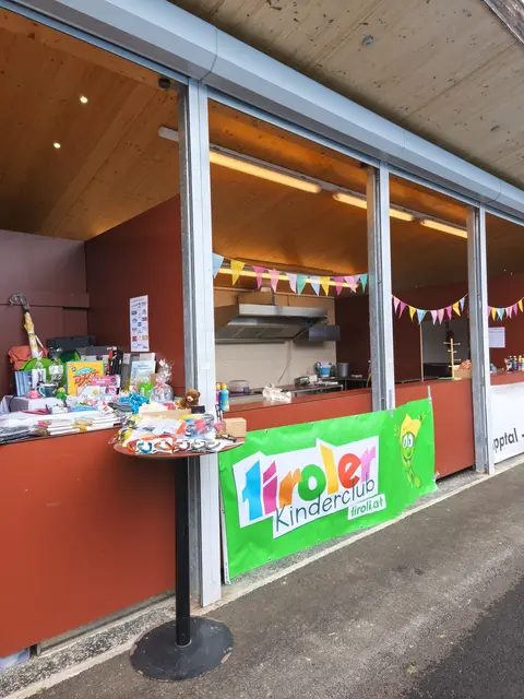 Die Tombola begeisterte mit Preisen für jedes Kind.  | Foto: Kinderfreunde Telfes