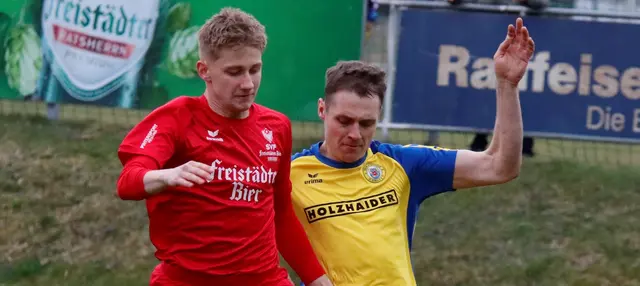 St. Oswald (Marcel Katzmair, r.) gewann in der Bezirksliga beide Derbys gegen Freistadt (Daniel Pühringer, l.). | Foto: MeinBezirk Freistadt
