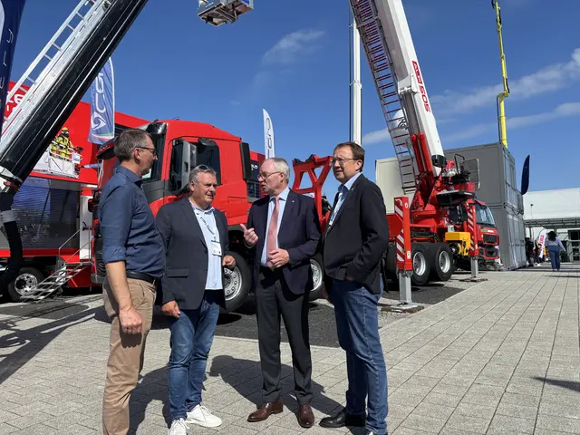 Dietmar Fahrafellner, LH-Stellvertreter Stephan Pernkopf besuchten gemeinsam mit St. Pöltens Bürgermeister Matthias STadler die Interschutz 2026 in Hannover. | Foto: Land NÖ