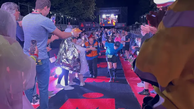Last Finisher des Ironman Austria 2026. | Foto: MeinBezirk/Lea Kainz