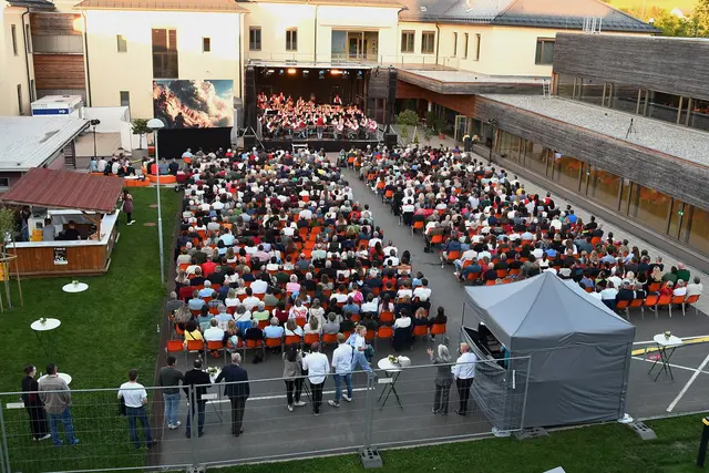 Beeindruckendes Konzert im Schulhof.