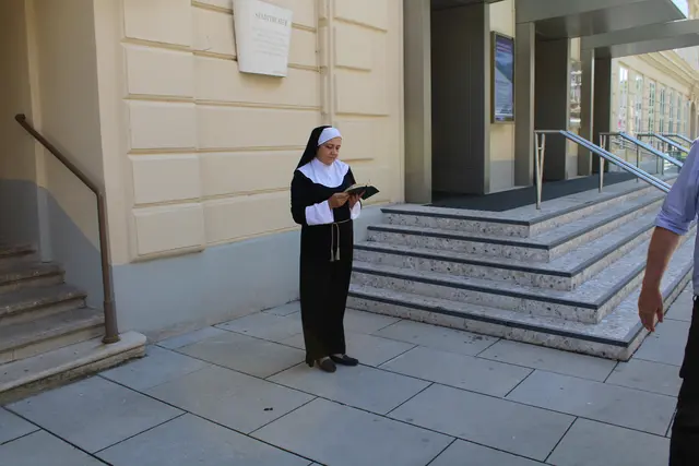 Das Stadttheater war früher ein Dominikanerinnenkloster, über die Geschichte der Religion in Wiener Neustadt: Marina Schacherl. | Foto: Schauer