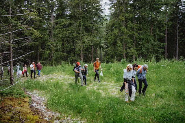 „Wer die Natur genießt, muss ihr auch mit Respekt begegnen – und alles an Müll wieder mit ins Tal nehmen, was er hinaufgetragen hat.“ betont Peter Habeler.  | Foto: Roman Königshofer / Almdudler