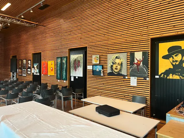 Vielfältige Kunst zur Schau im Weinwerk  | Foto: Lukas Leidenfrost