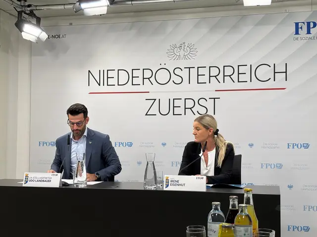 Udo Landbauer und Irene Eisenhut (beide FPÖ) kritisieren das neue Arbeitszeitmodell der Polizei.  | Foto: Bernd Dorner