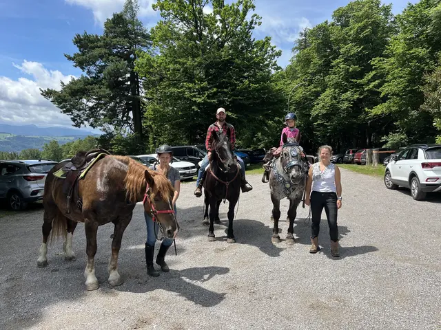 Der Pferdehof Blamauer ("Dürnberger") aus der "Hegerberg-Gemeinde" Stössing hat ebenfalls teilgenommen. Artner Katrin, Antonia, Marina und Thomas Scheibelreiter haben den Hegrberg mit ihren "rausgeputzten Pferden" gerne besucht. | Foto: Roman Meixner
