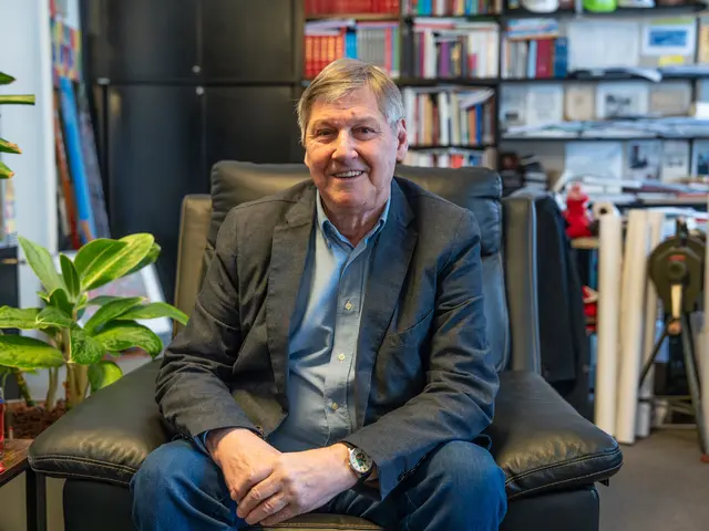 Bezirksvorsteher Erich Hohenberger (SPÖ) setzte beim Arenbergpark auf eine umfassende Bürgerbeteiligung.  | Foto: Valentina Marinelić/MeinBezirk