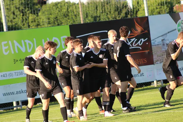 Union Ried in der Riedmark, hier beim Spiel bei Mauthausen, schaffte den Klassenerhalt in der 1. Klasse Nordost. | Foto: MeinBezirk Perg/Köck