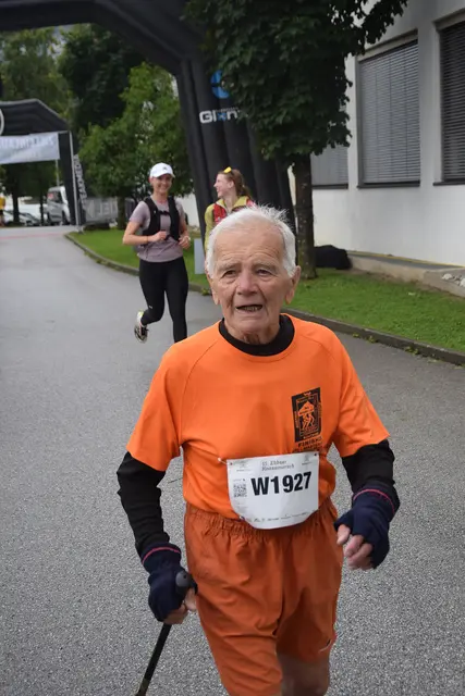 5er-Talwanderung Sieger: Franz Puckl (Jahrgang 1935).  | Foto: Friedl Schwaighofer