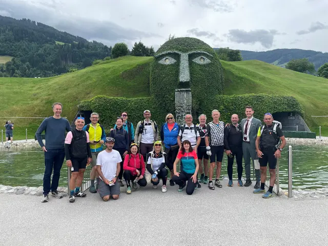 Die Delegation auf dem Fernradweg München–Mailand bei ihrem Halt in der Region Hall-Wattens. | Foto: TVB hall-wattens
