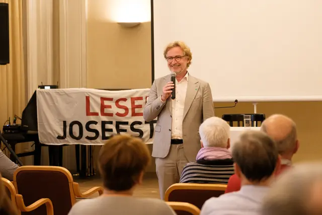 Auch Bezirksvorsteher Martin Fabisch (Grübe) ließ es sich nicht nehmen, der Eröffnungsveranstaltung einen Besuch abzustatten. | Foto: Shervin Sardari/BV8