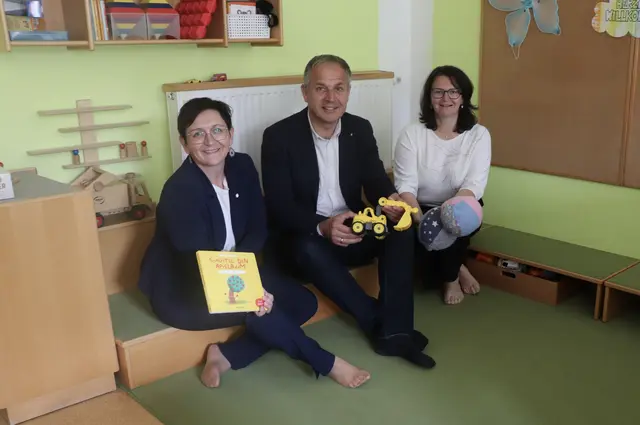 ÖAAB-Bezirksobfrau Manuela Gschwandtner, VP-Bezirksparteiobmann Christian Mader, Familienbund-Bezirksobfrau Elisabeth Gneißl (v.l.). | Foto: MeinBezirk/Hingsamer