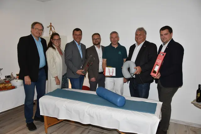 WIFI NÖ Regionalmanager Erich Stratjel, Lena Sattmann vom Stadtmarketing, Wirtschaftskammer-Bezirksstellenobmann Gernot Wiesinger, Bürgermeister Erich Stubenvoll, Andreas Wolf Eger, Wirtschaftskammer-Bezirksstellenleiter Klaus Kaweczka und Vizebürgermeister Michael Schamann | Foto: Schönmann