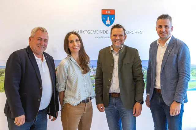 Bürgermeister Bernhard Karnthaler, GR Karin Fuchs-Binishofer, Generalsekretär Hans Mayrhofer und GR Christian Ponweiser. | Foto: Gemeinde / HÜBL 