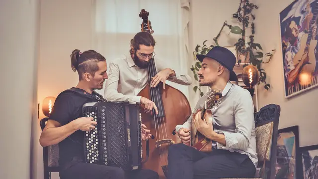Das Mosaic Trio entführt sein Publikum in eine zauberhafte Klangwelt, in der der Moment regiert. | Foto: Reithofer